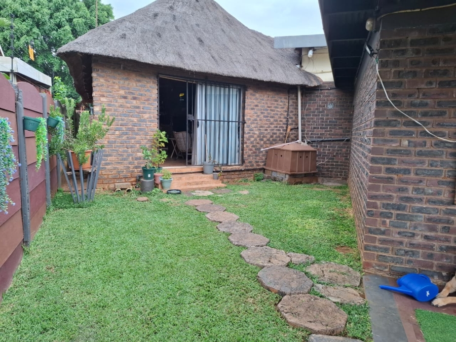 To Let 3 Bedroom Property for Rent in Sinoville Gauteng