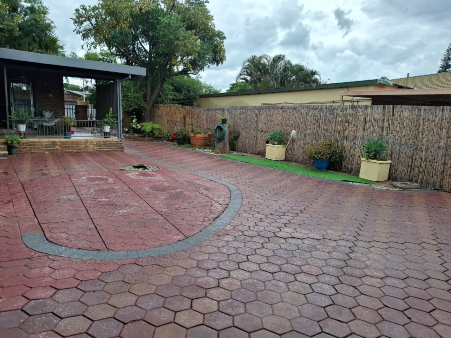 To Let 3 Bedroom Property for Rent in Sinoville Gauteng