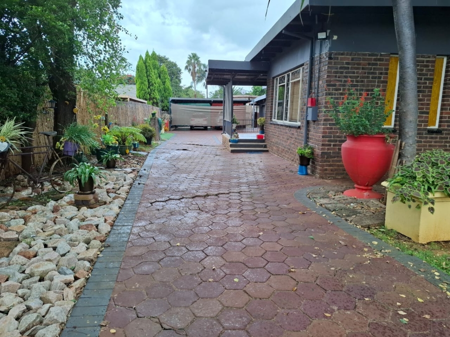 To Let 3 Bedroom Property for Rent in Sinoville Gauteng