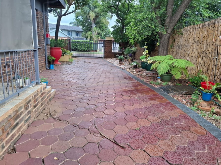 To Let 3 Bedroom Property for Rent in Sinoville Gauteng