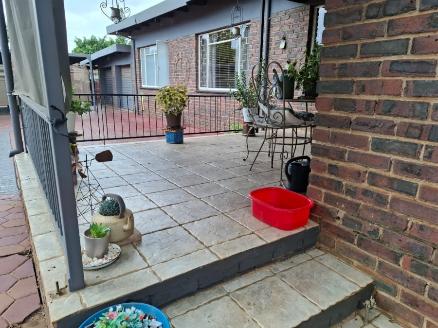 To Let 3 Bedroom Property for Rent in Sinoville Gauteng