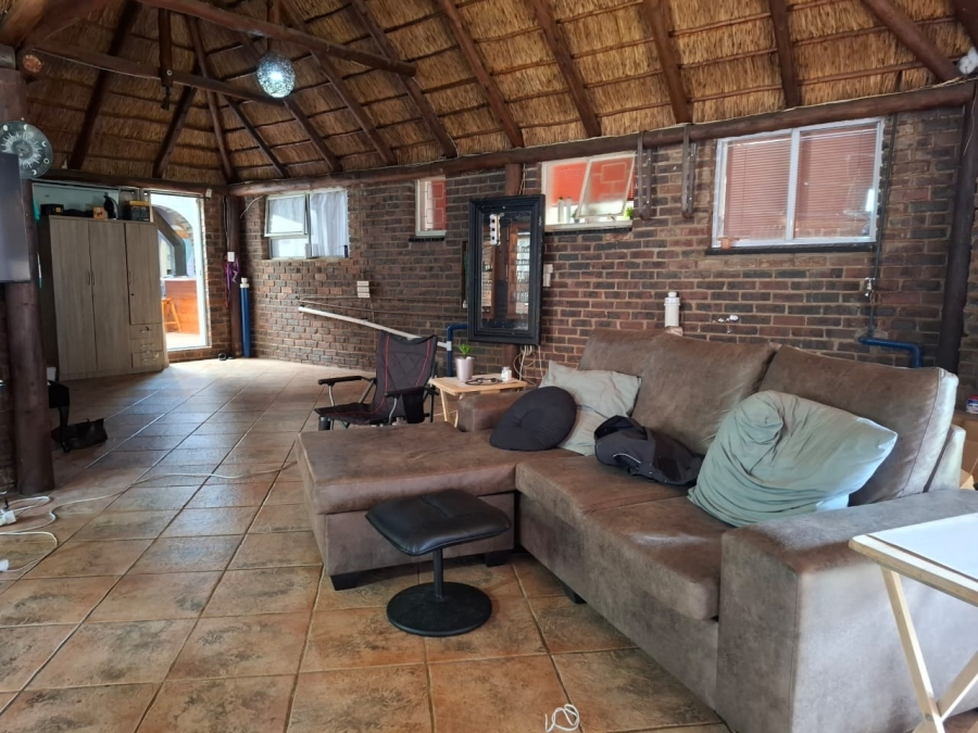 To Let 3 Bedroom Property for Rent in Sinoville Gauteng