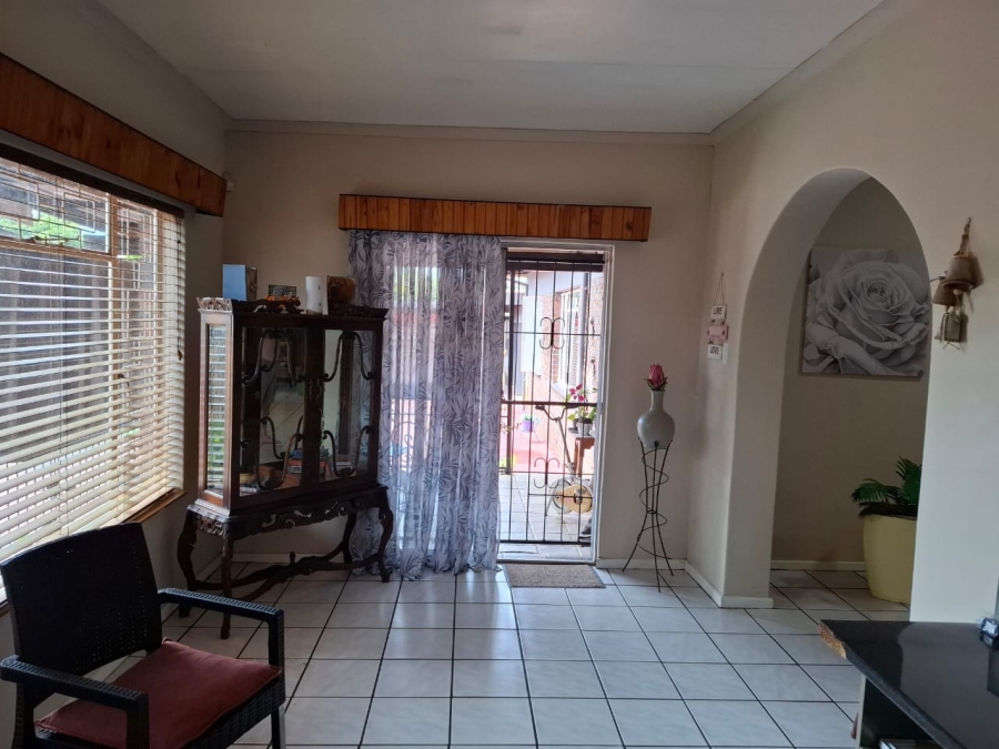 To Let 3 Bedroom Property for Rent in Sinoville Gauteng