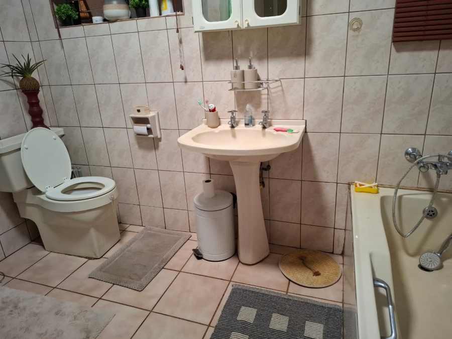 To Let 3 Bedroom Property for Rent in Sinoville Gauteng