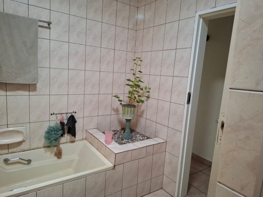 To Let 3 Bedroom Property for Rent in Sinoville Gauteng