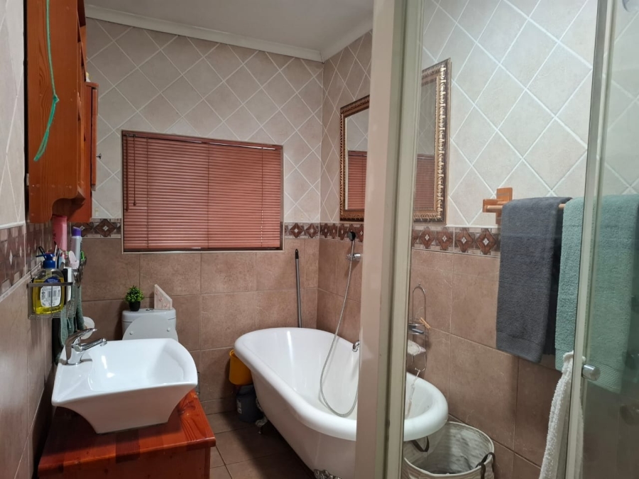To Let 3 Bedroom Property for Rent in Sinoville Gauteng