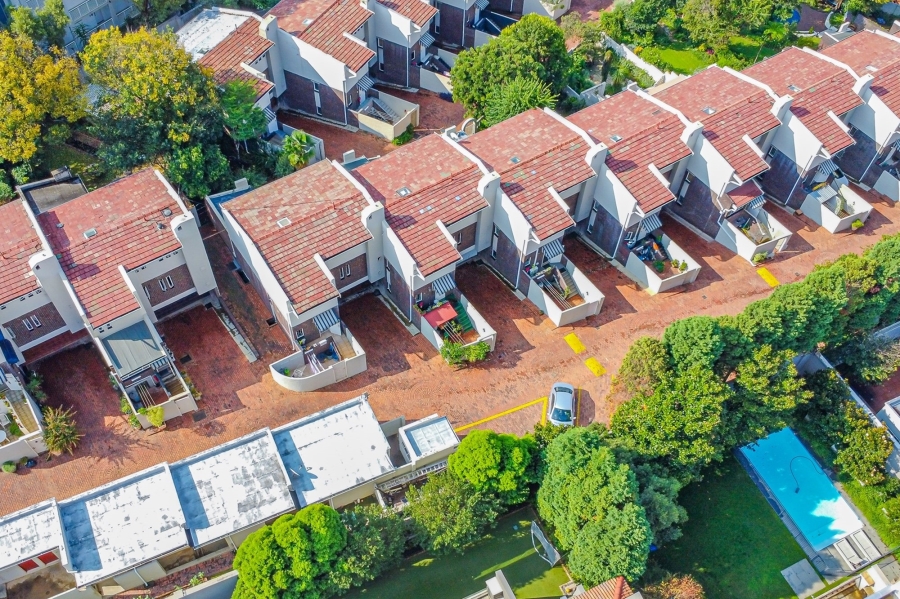 4 Bedroom Property for Sale in Atholl Gauteng