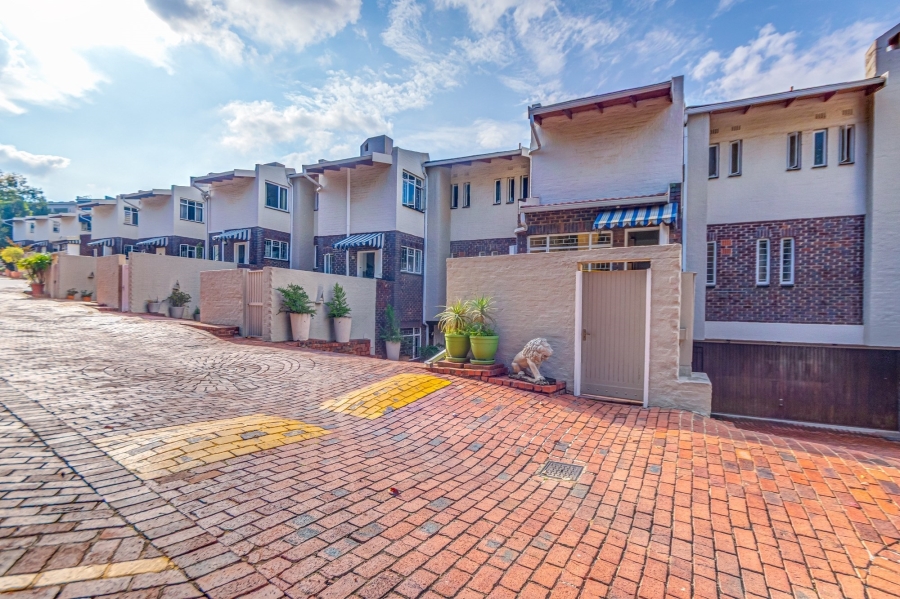 4 Bedroom Property for Sale in Atholl Gauteng