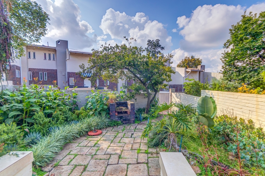 4 Bedroom Property for Sale in Atholl Gauteng