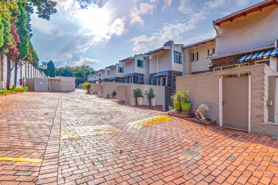 4 Bedroom Property for Sale in Atholl Gauteng