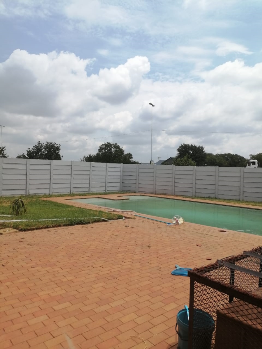 2 Bedroom Property for Sale in Eveleigh Gauteng