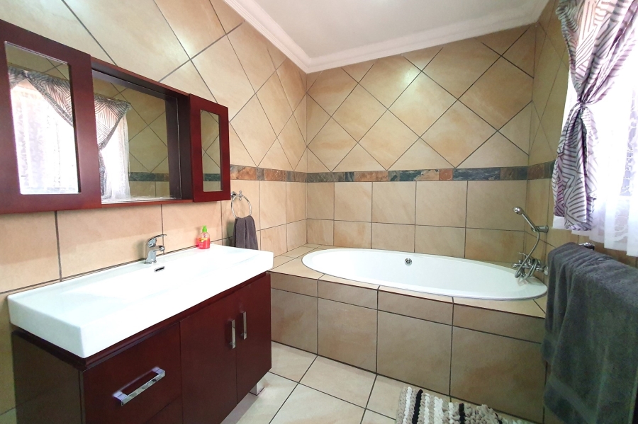 4 Bedroom Property for Sale in Vanderbijlpark SW Gauteng