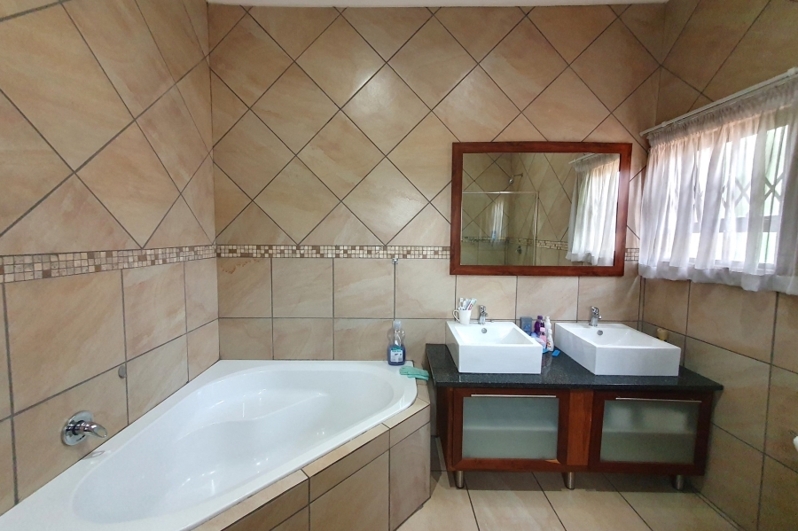 7 Bedroom Property for Sale in Vanderbijlpark SW Gauteng
