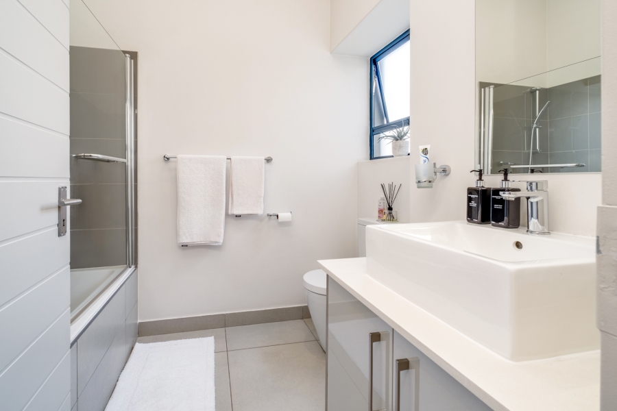 To Let 3 Bedroom Property for Rent in Broadacres Gauteng