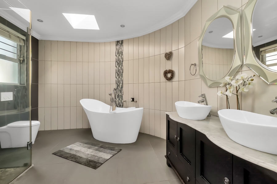 To Let 5 Bedroom Property for Rent in River Club Gauteng