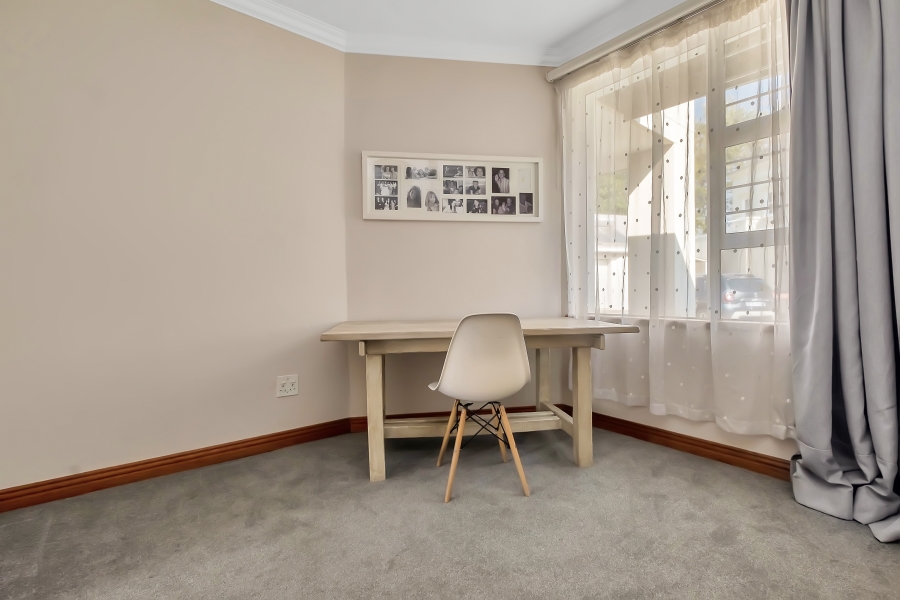 To Let 5 Bedroom Property for Rent in River Club Gauteng
