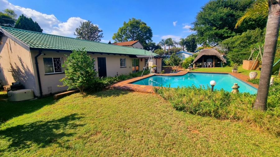 5 Bedroom Property for Sale in Noordwyk Gauteng