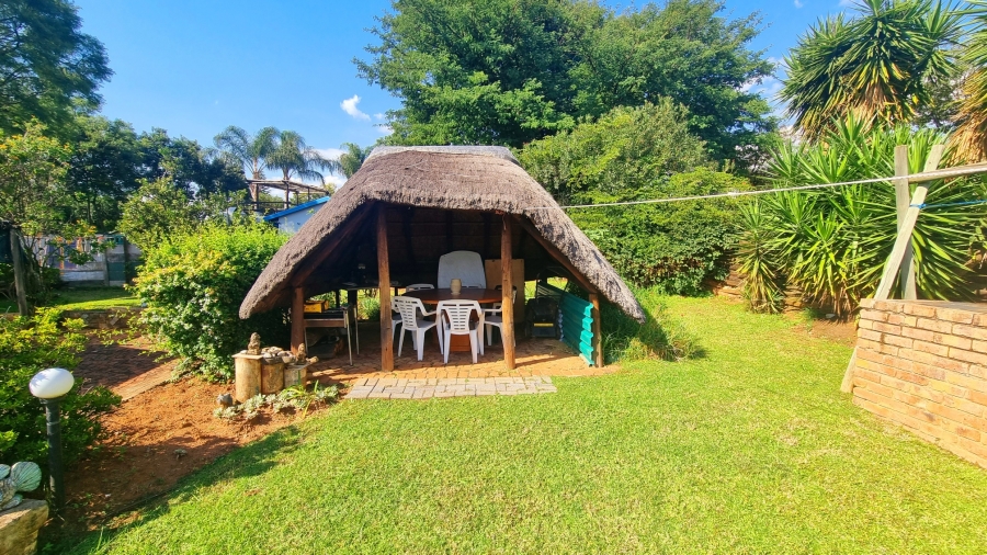 5 Bedroom Property for Sale in Noordwyk Gauteng