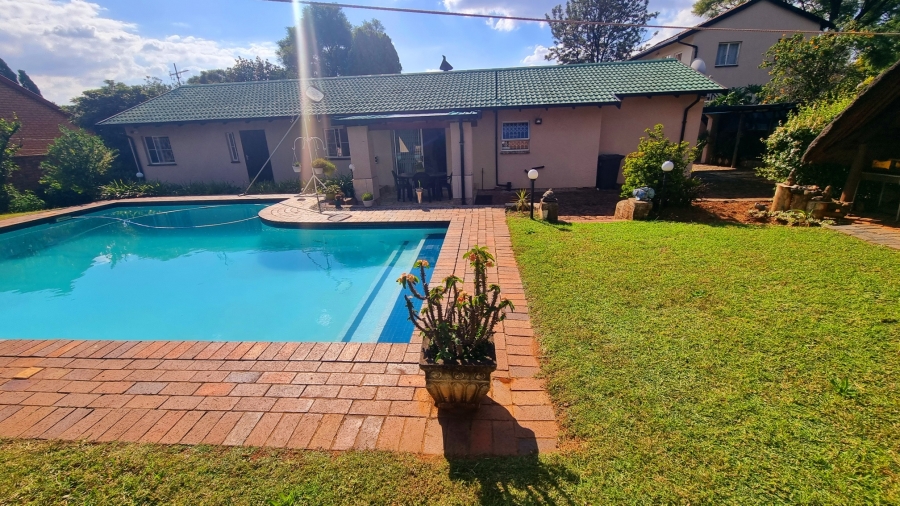 5 Bedroom Property for Sale in Noordwyk Gauteng