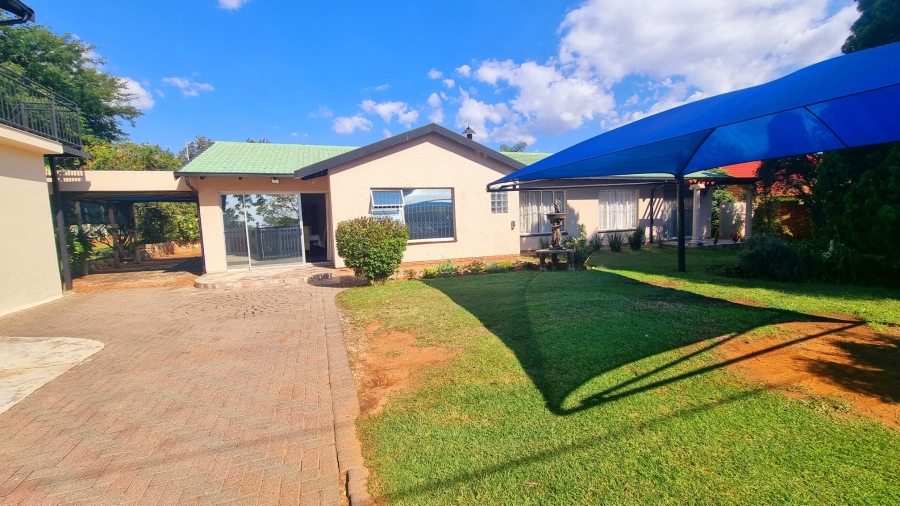 5 Bedroom Property for Sale in Noordwyk Gauteng