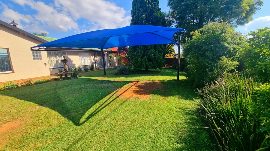 5 Bedroom Property for Sale in Noordwyk Gauteng