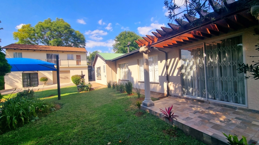 5 Bedroom Property for Sale in Noordwyk Gauteng