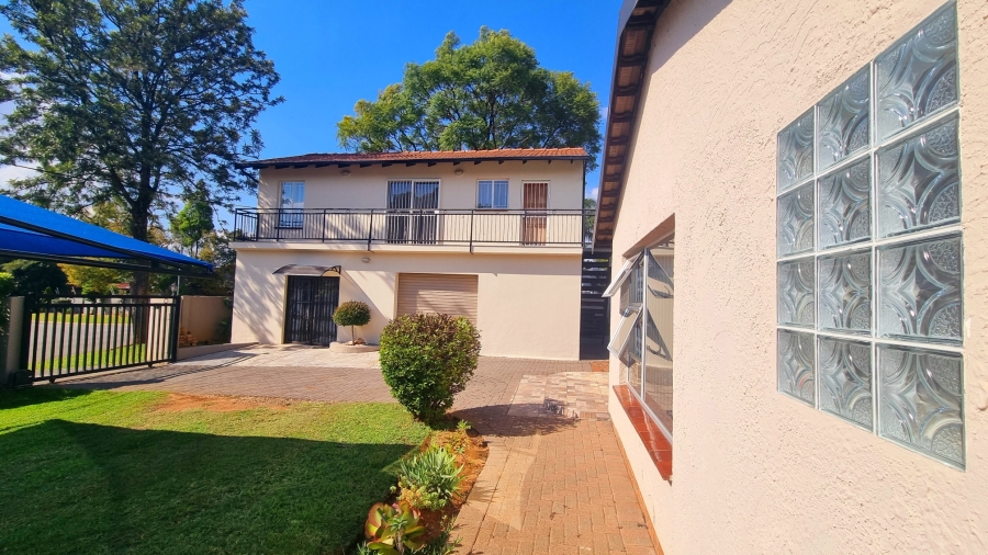 5 Bedroom Property for Sale in Noordwyk Gauteng