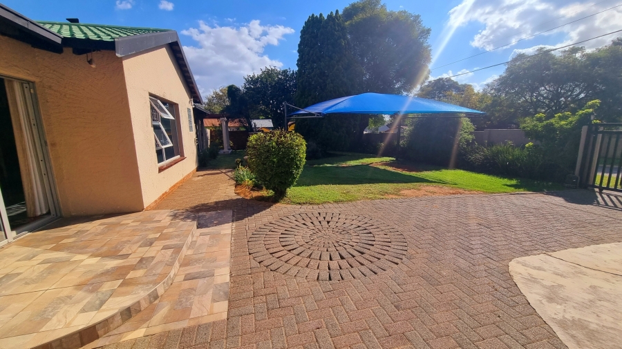 5 Bedroom Property for Sale in Noordwyk Gauteng