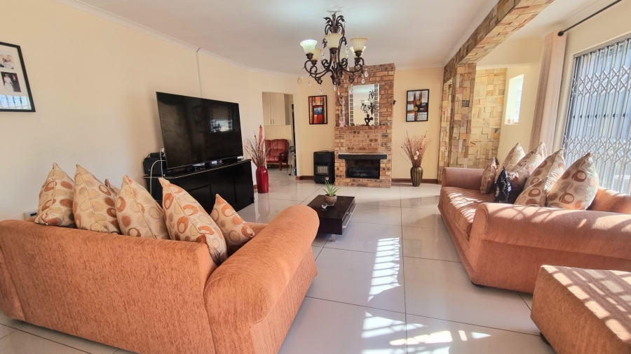 5 Bedroom Property for Sale in Noordwyk Gauteng