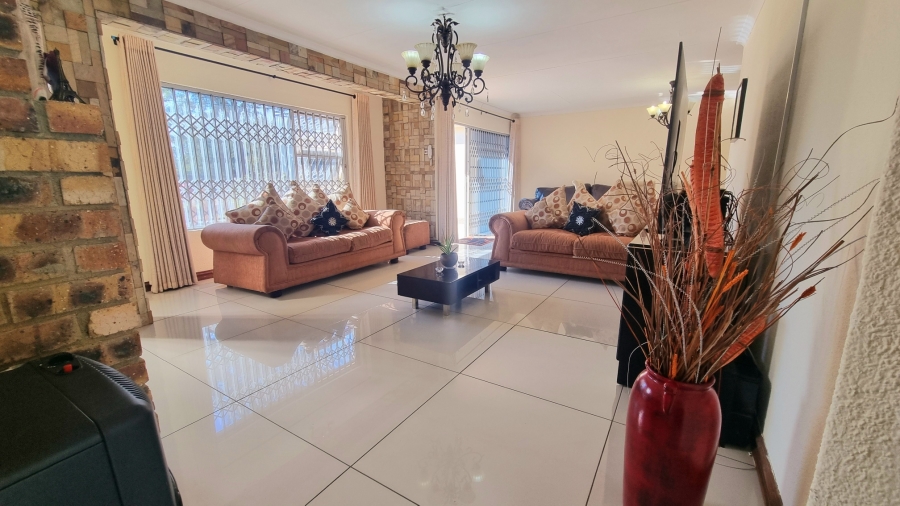 5 Bedroom Property for Sale in Noordwyk Gauteng