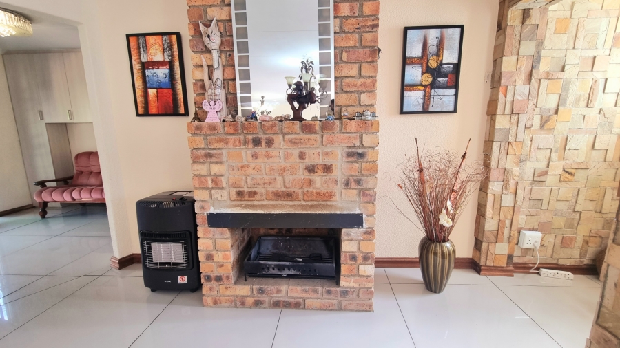 5 Bedroom Property for Sale in Noordwyk Gauteng