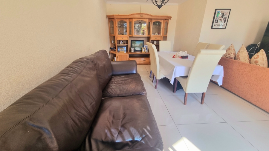 5 Bedroom Property for Sale in Noordwyk Gauteng