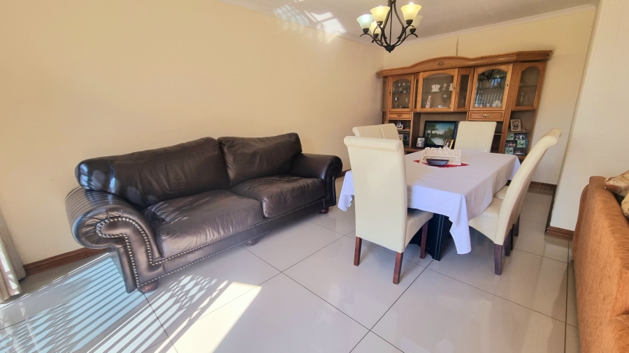 5 Bedroom Property for Sale in Noordwyk Gauteng