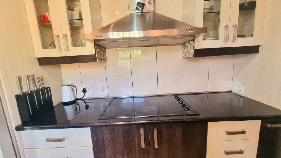 5 Bedroom Property for Sale in Noordwyk Gauteng