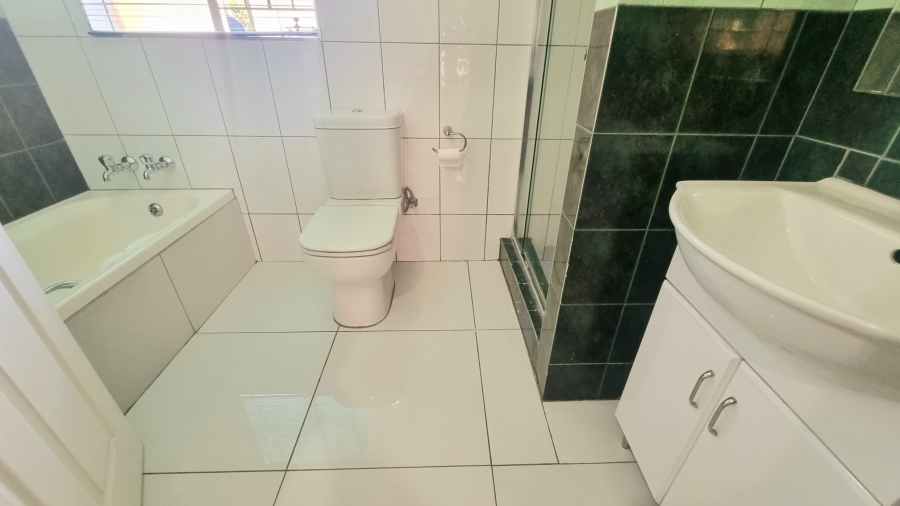 5 Bedroom Property for Sale in Noordwyk Gauteng