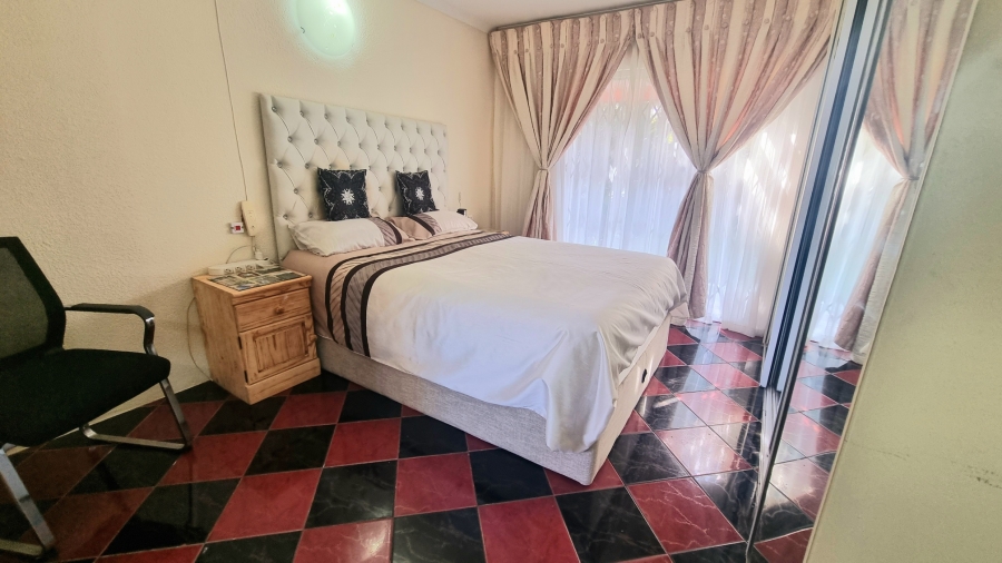 5 Bedroom Property for Sale in Noordwyk Gauteng