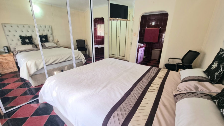 5 Bedroom Property for Sale in Noordwyk Gauteng