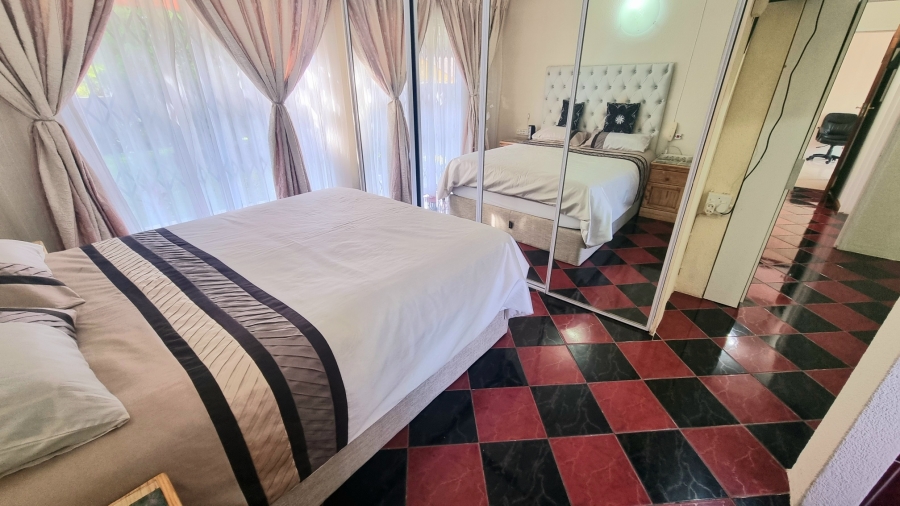 5 Bedroom Property for Sale in Noordwyk Gauteng