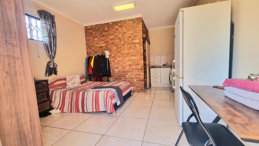 5 Bedroom Property for Sale in Noordwyk Gauteng