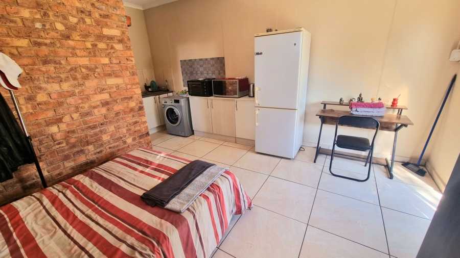 5 Bedroom Property for Sale in Noordwyk Gauteng