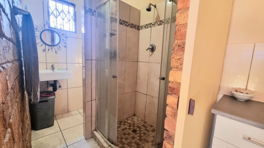 5 Bedroom Property for Sale in Noordwyk Gauteng