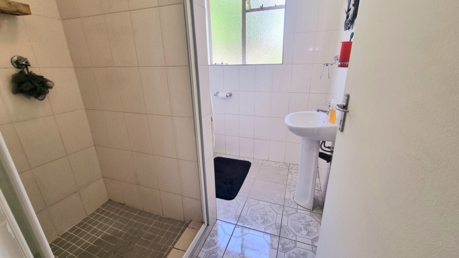 5 Bedroom Property for Sale in Noordwyk Gauteng