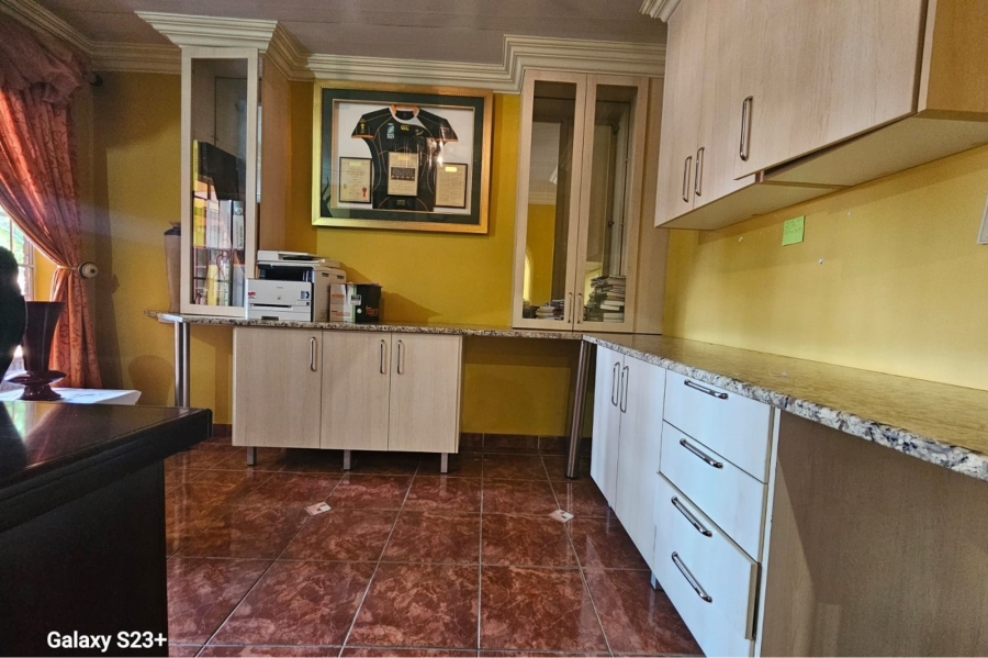 5 Bedroom Property for Sale in Ninapark Gauteng