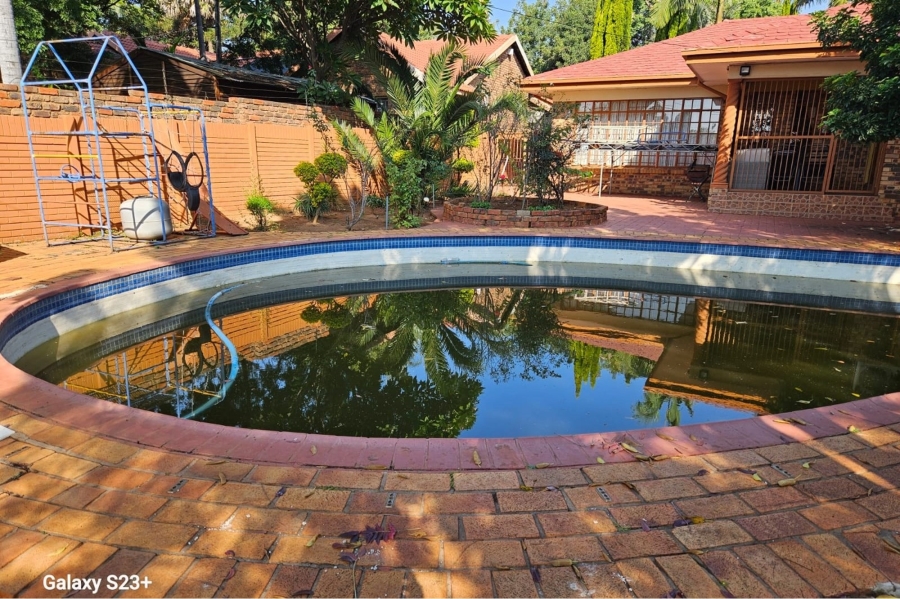 5 Bedroom Property for Sale in Ninapark Gauteng