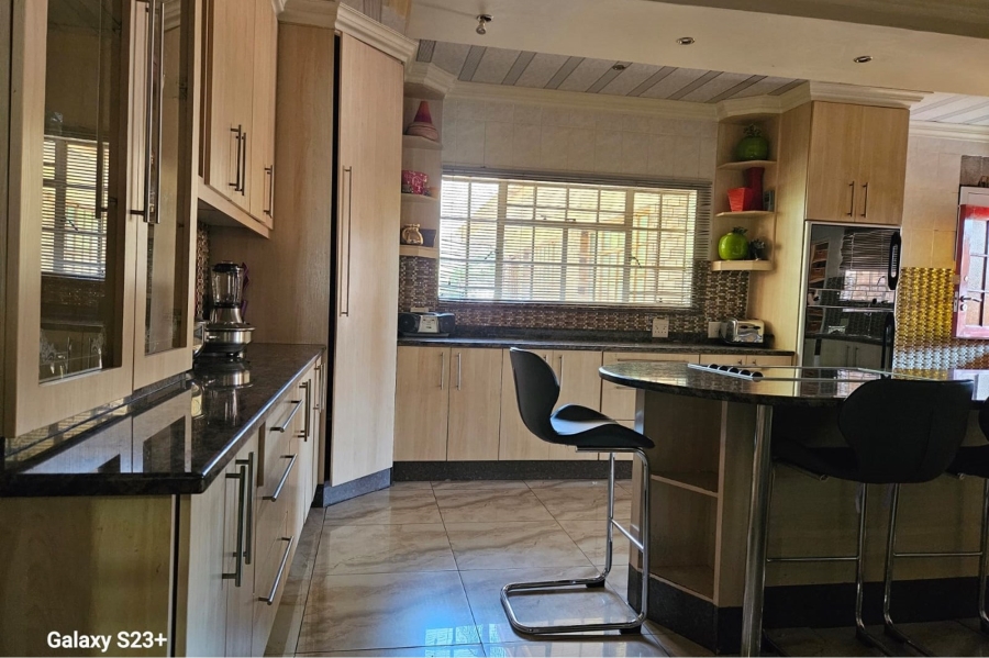5 Bedroom Property for Sale in Ninapark Gauteng