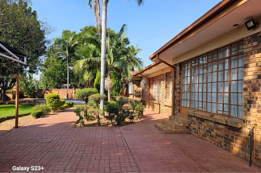 5 Bedroom Property for Sale in Ninapark Gauteng