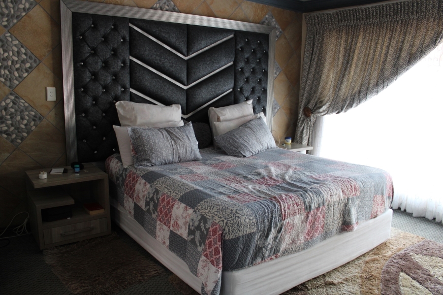 5 Bedroom Property for Sale in Ninapark Gauteng
