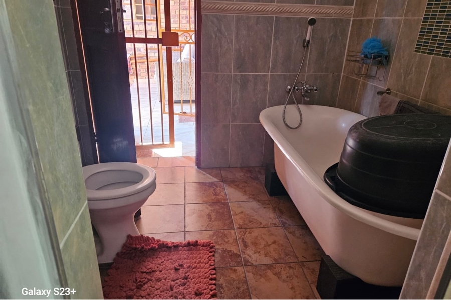 5 Bedroom Property for Sale in Ninapark Gauteng