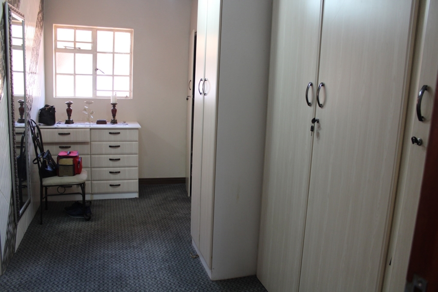 5 Bedroom Property for Sale in Ninapark Gauteng