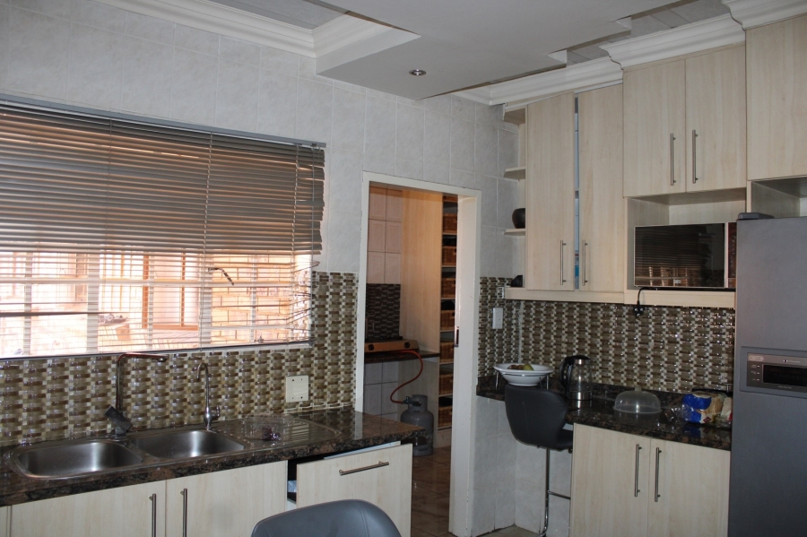 5 Bedroom Property for Sale in Ninapark Gauteng